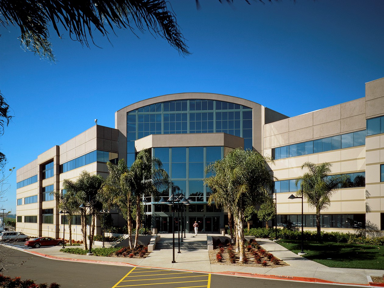 qcom-r-exterior-1-med